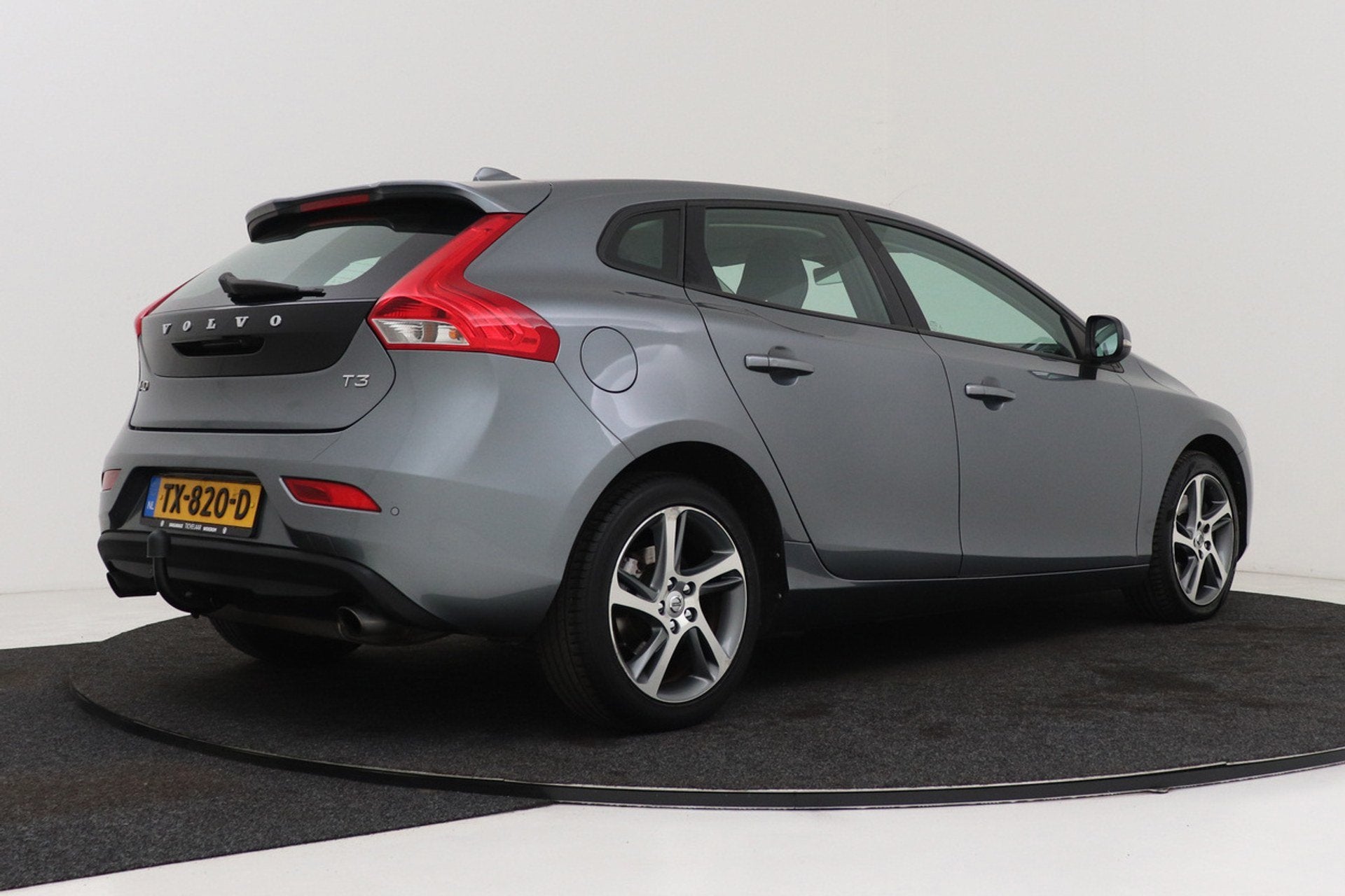 Volvo V40 1.5 T3 Inscription | Trekhaak | Dealer Ond. | Keyl, Adaptive Cruise Control, 4 cilinders, 700 kg, Leder en Stof