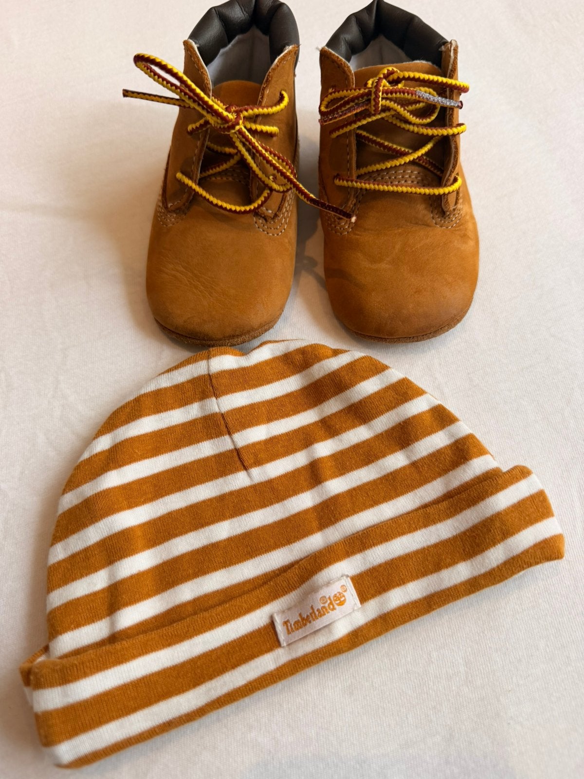Timberland baby boots + mutsje | maat 18 | zo goed als nieuw, Kinderen en Baby's, Ophalen of Verzenden, Zo goed als nieuw, Jongetje of Meisje