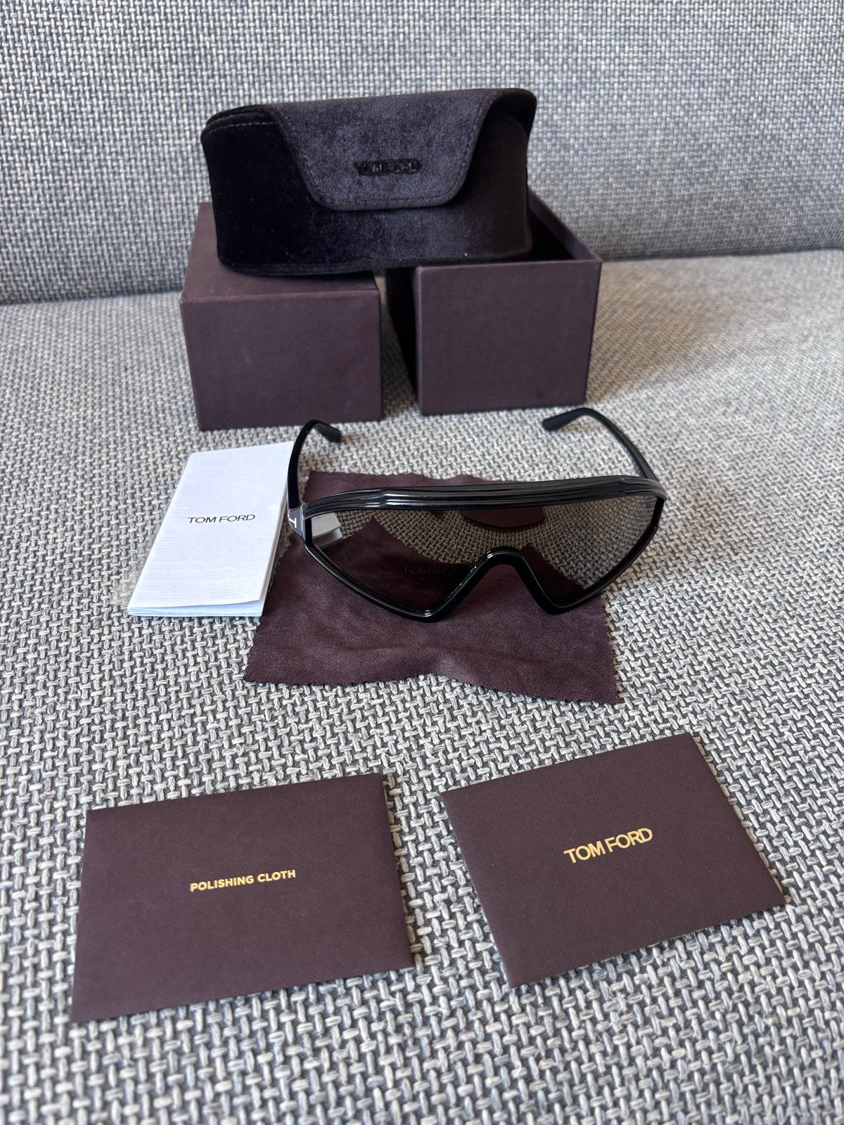 Tom Ford Zonnebril - Stijlvol en Zo Goed als Nieuw, Overige merken, Zonnebril, Zwart, Ophalen of Verzenden