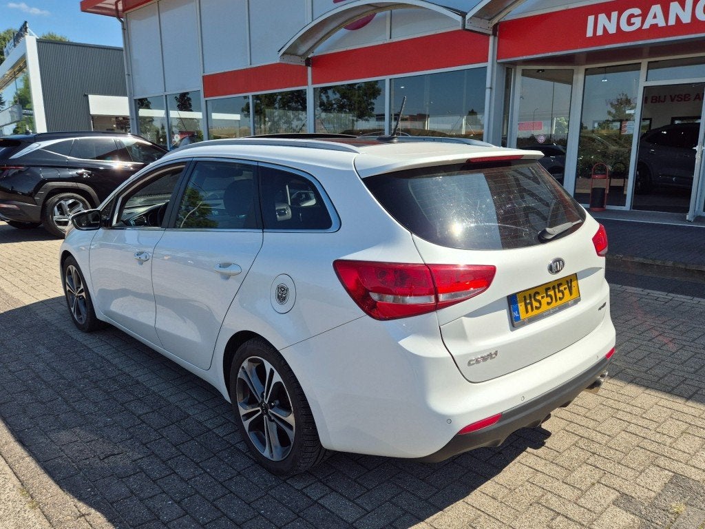 Kia CEED 1.6 CRDI GT-LINE PANO-DAK NAVI TREKHAAK CAMERA WINT, Auto's, 136 pk, Gebruikt, Euro 6, 4 cilinders