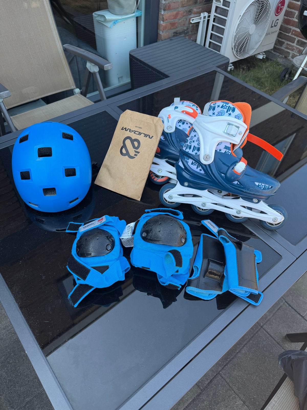Nijdam inline skates met beschermset en helm, Ophalen of Verzenden, Gebruikt, Overige typen, Nijdam