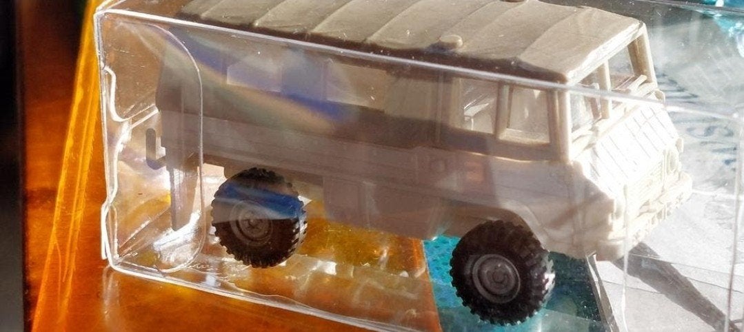 H0LK 9821 PUCH PINZGAUER 1/87, Ophalen of Verzenden, Zo goed als nieuw, Hijskraan, Tractor of Landbouw, Roco