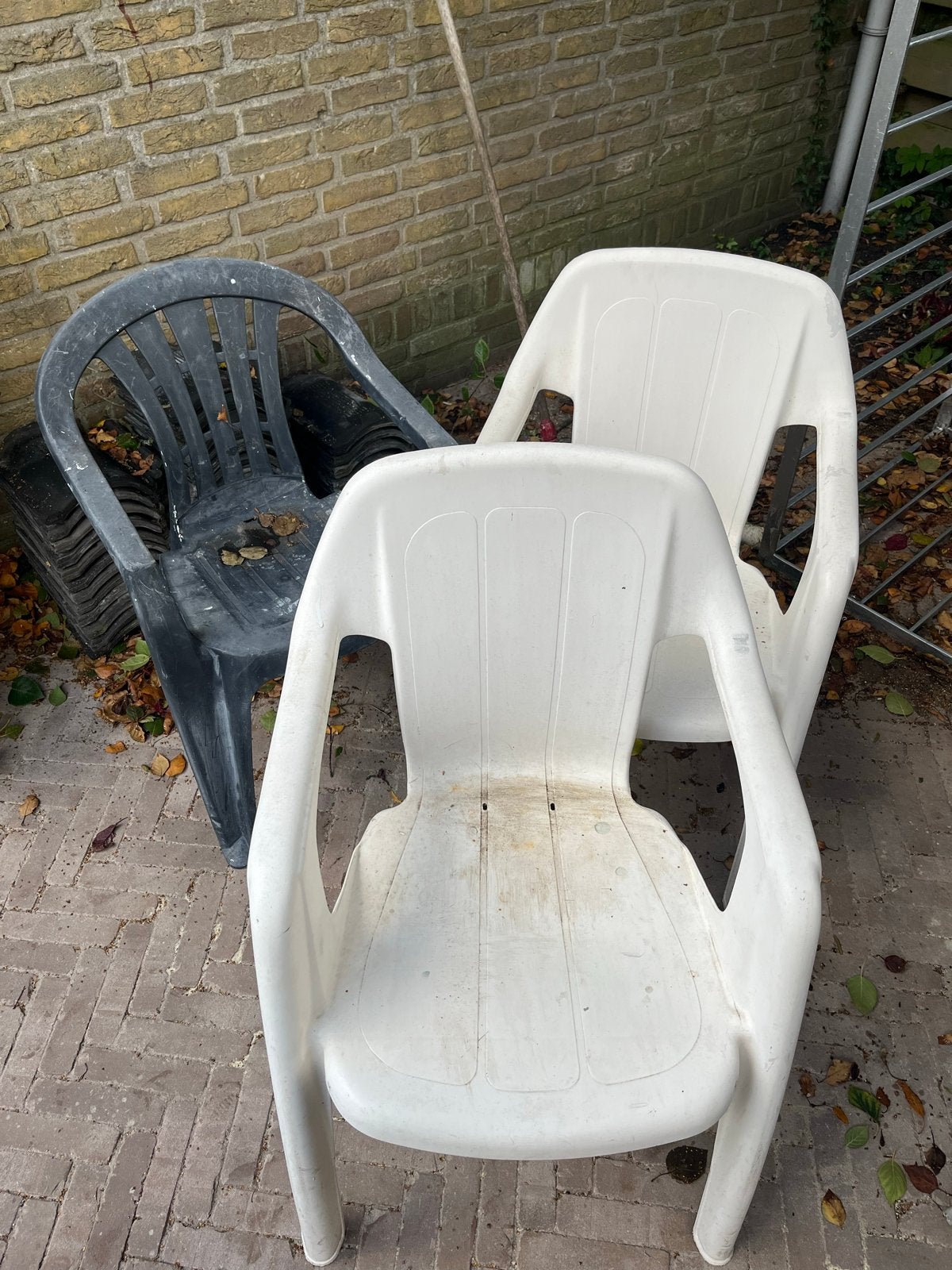3 plastic tuinstoelen - gratis af te halen, Tuin en Terras, Ophalen, Gebruikt, Plastic, Stapelbaar
