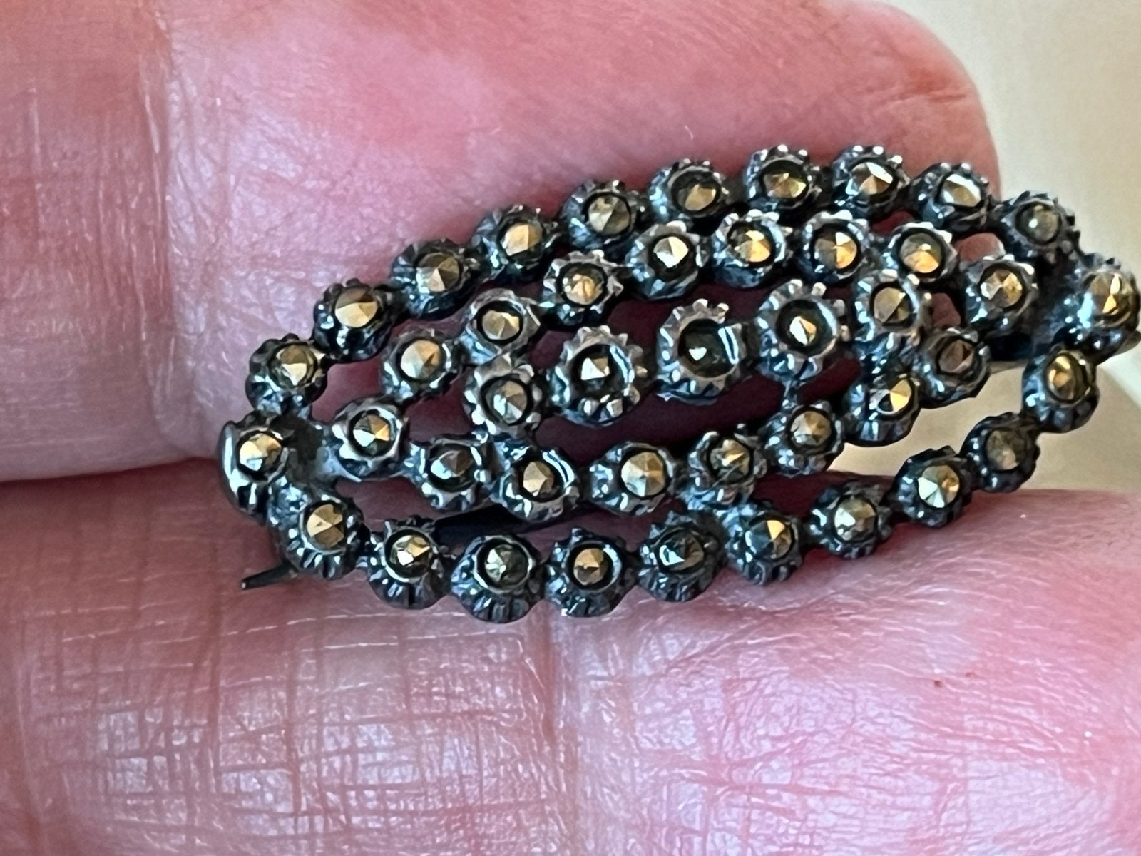 Antieke Zilveren Broche met Handgezette Marcasieten, Verzenden, Minder dan 4 cm, Zo goed als nieuw, Met edelsteen