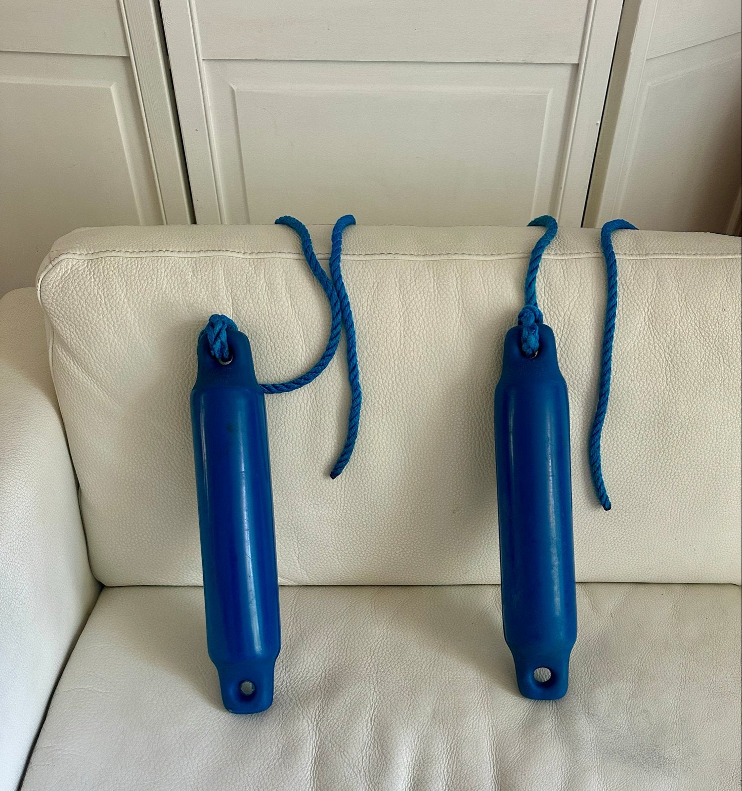 Twee blauwe Majoni stootwillen / fenders 10x42 cm, Ophalen, Zo goed als nieuw, Overige typen