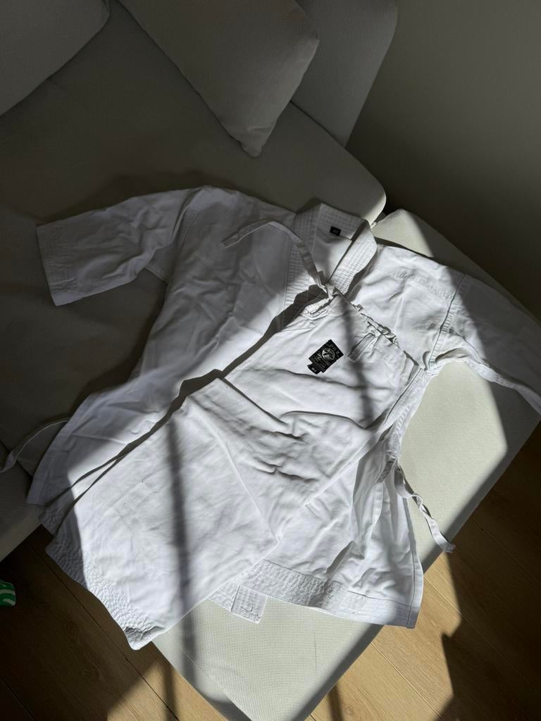 Unisex wit Tokaido karate pak WKF APPROVED 140, Gebruikt, Maat XS of kleiner, Vechtsportpak, Ophalen of Verzenden
