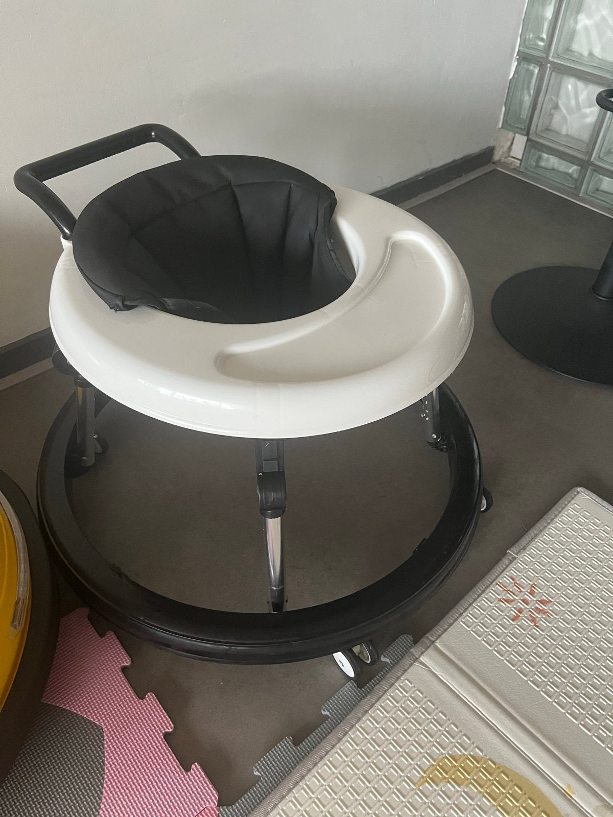 Twee loopstoeltjes voor tweeling - Chicco en onbekend merk, Kinderen en Baby's, Overige Kinderen en Baby's, Ophalen of Verzenden