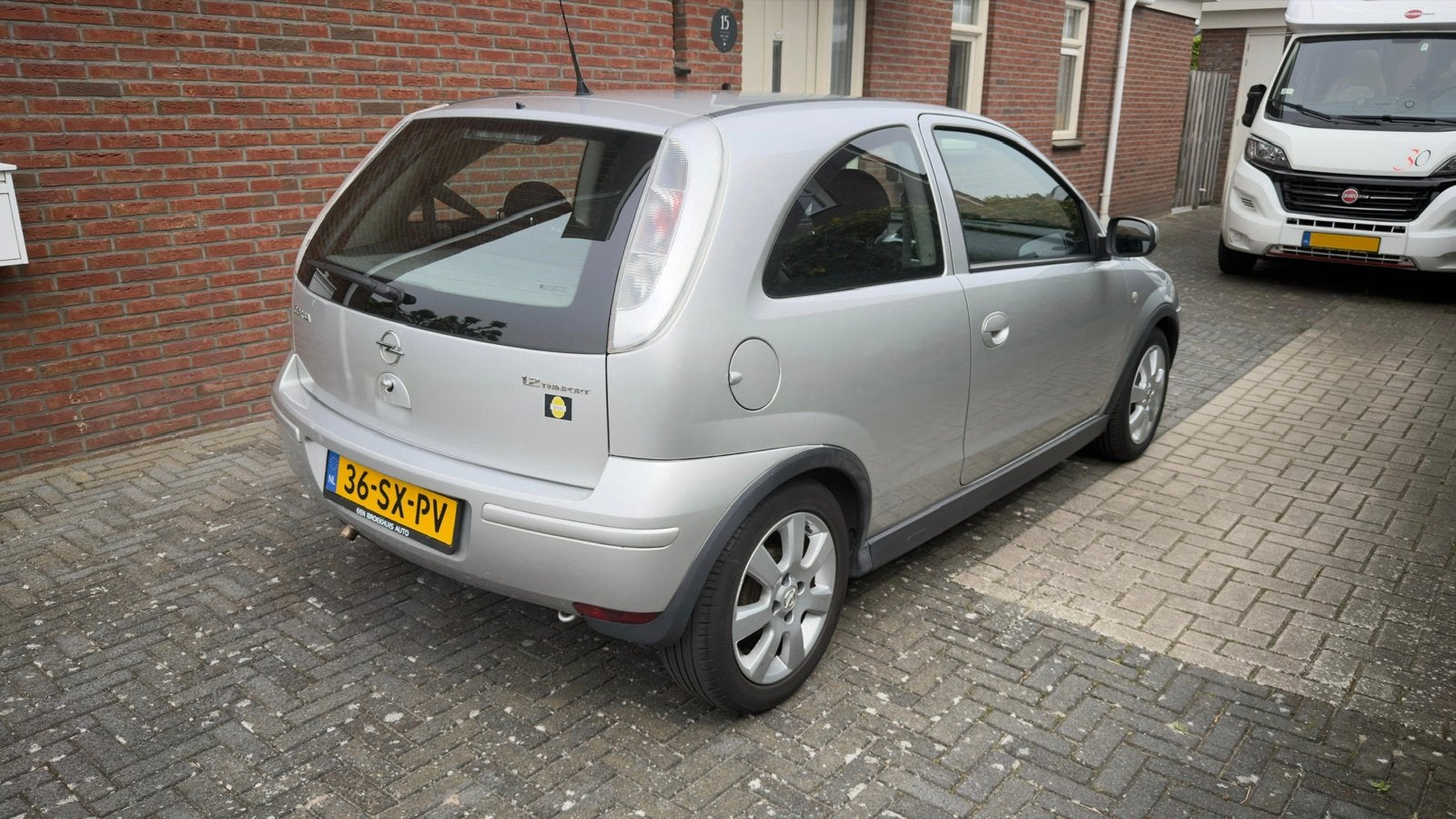 Opel Corsa 1.2-16V Silverline Automaat Twinport, 450 kg, 31 €/maand, 4 cilinders, 1229 cc