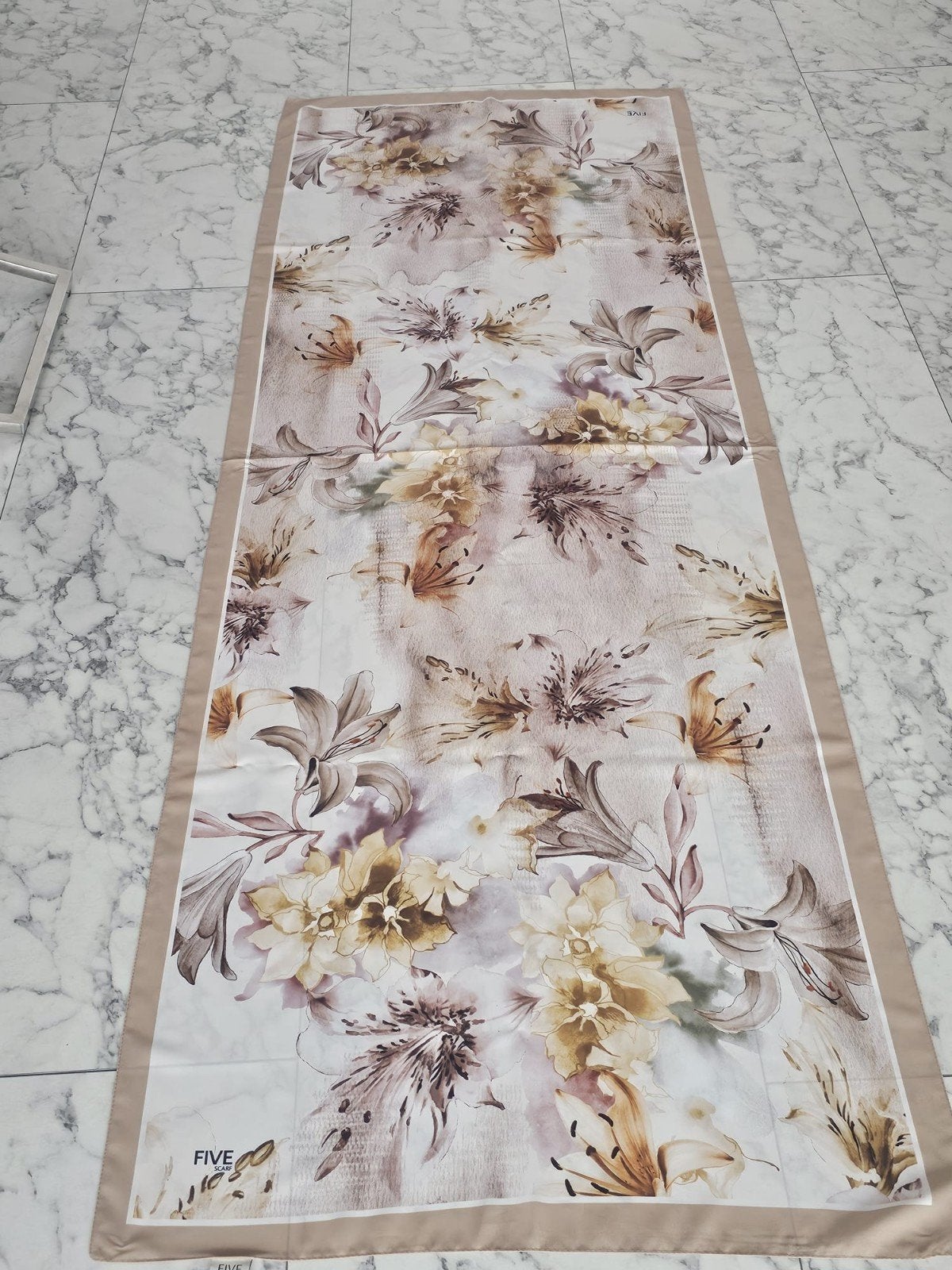 FIVE SCARFS merk sjaal, Ophalen of Verzenden, Zo goed als nieuw, Sjaal