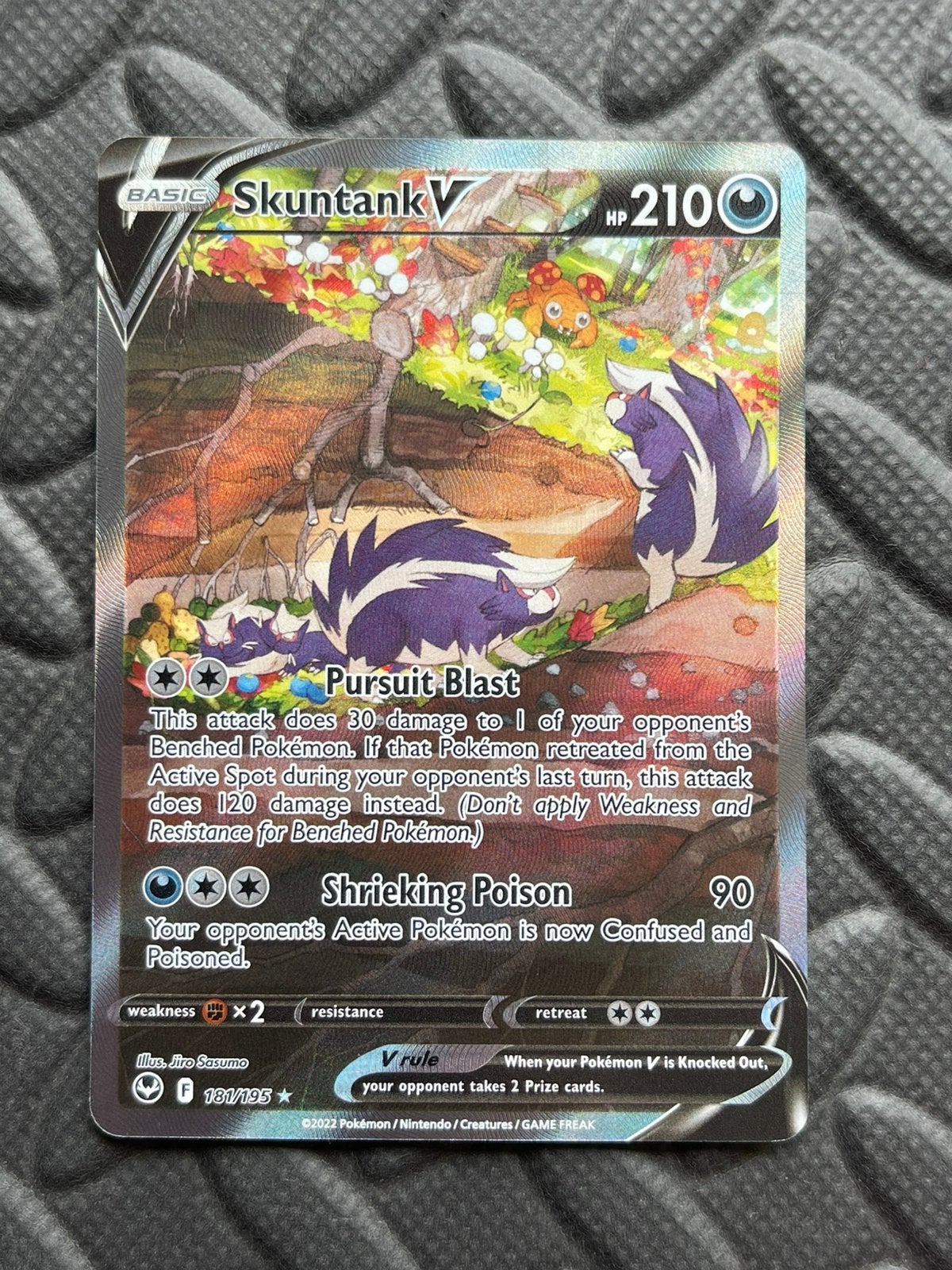 Pokémon Skuntank V 181/195 Silver Tempest, Ophalen of Verzenden, Nieuw, Losse kaart, Foil
