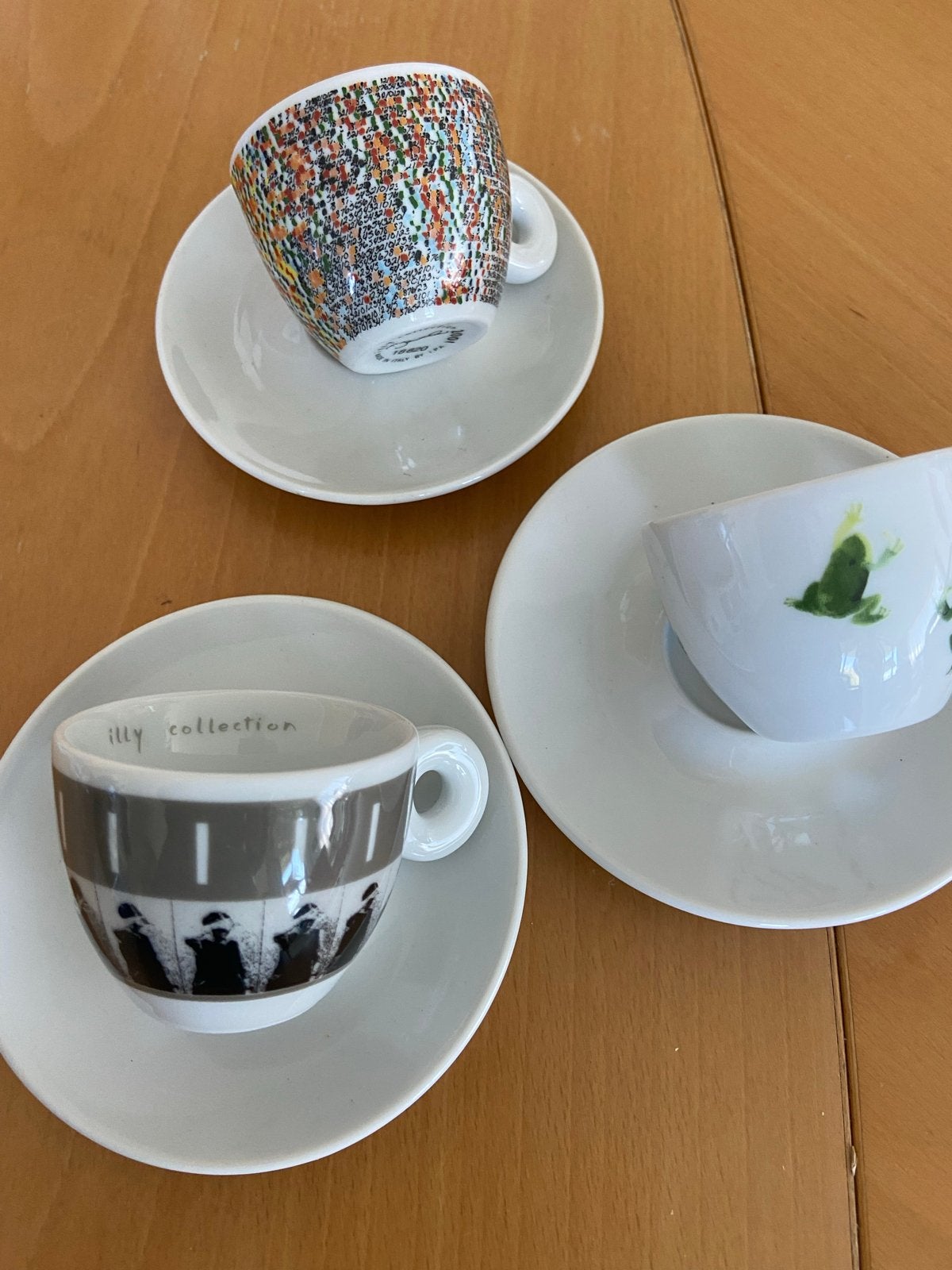 3 Illy espresso kop en schotels - Collectie 2001, Gebruikt, Vintage, Ophalen of Verzenden, Illy