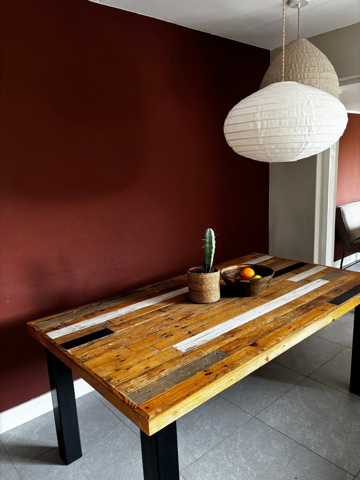 Robuuste eettafel van gerecycled hout met metalen poten, Ophalen, Gebruikt, 100 tot 150 cm, 150 tot 200 cm
