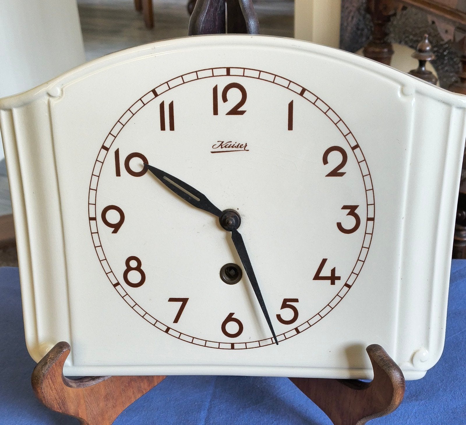 Art Deco 1950 porceleinen keukenklok, gemerkt Kaiser, Antiek en Kunst, Ophalen of Verzenden