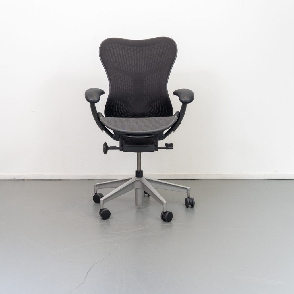 Herman Miller Mirra 2 Graphite Butterfly Mesh - Aluminium, Niet ingevuld, Zo goed als nieuw, Niet ingevuld, Niet ingevuld