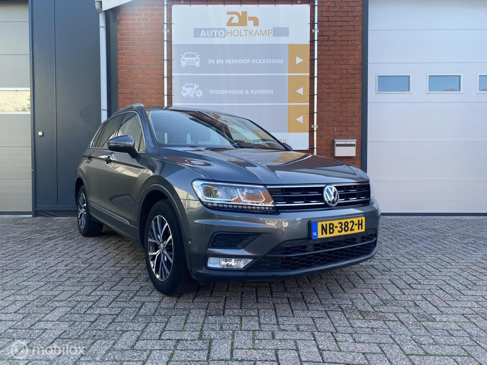 Volkswagen Tiguan 1.4 TSI PANO/LED/TREKHAAK/LUXE!, Auto's, Voorwielaandrijving, 4 cilinders, 150 pk, Alcantara
