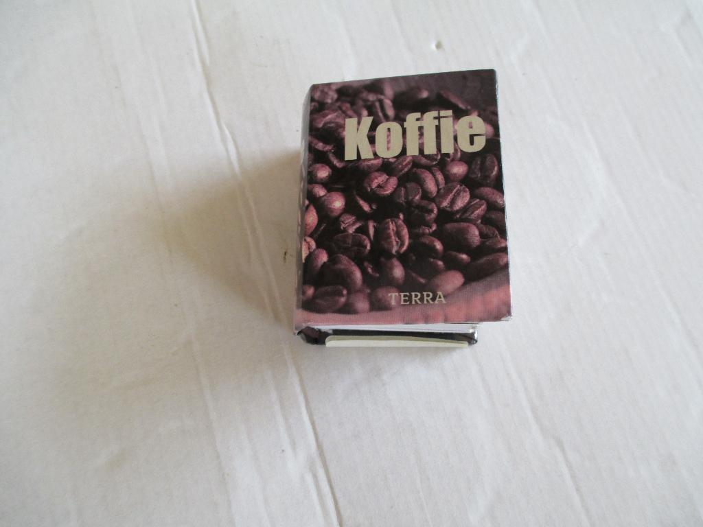 mini boekje koffie - uitg. terra lannoo - 2008, Ophalen of Verzenden, Gelezen