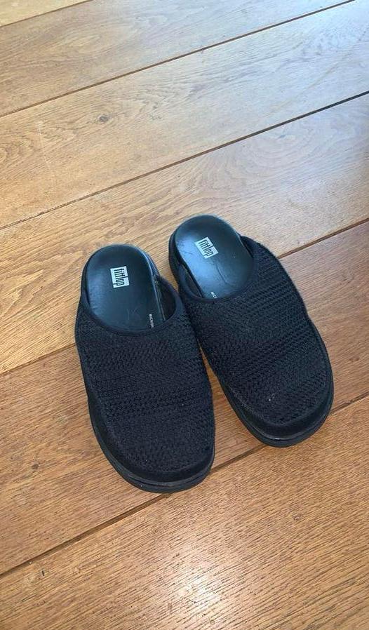 Fitflop slippers, maat 38, zwart, zo goed als nieuw, Kleding | Dames, Schoenen, Ophalen of Verzenden, Zo goed als nieuw, Zwart