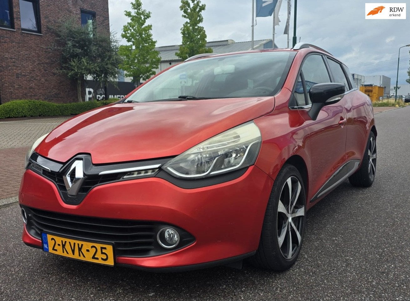 Renault Clio Estate 0.9 TCe Expression NAVI CRUISE 2 X SLEUT, Voorwielaandrijving, Origineel Nederlands, Handgeschakeld, Grijs