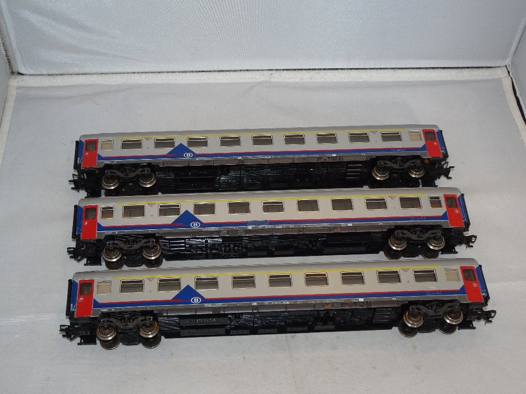 3 x Marklin passagierswagon 4351 SNCB nieuw in OVP (#914), Hobby en Vrije tijd, Modeltreinen | H0, Wisselstroom, Ophalen of Verzenden