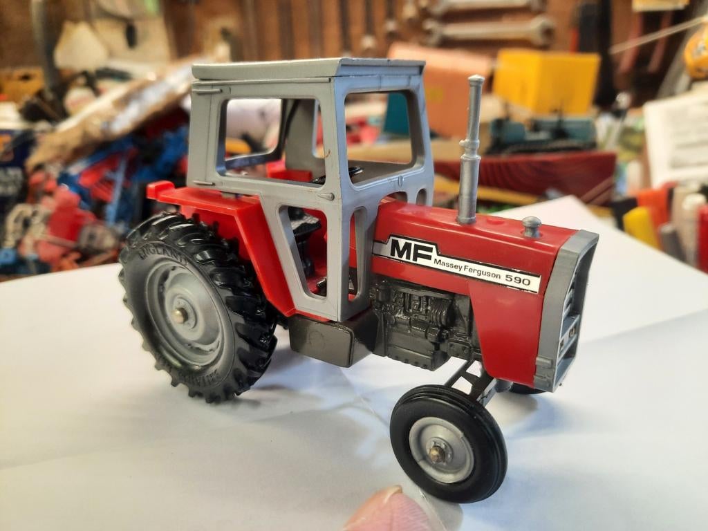 MF 590 britains zeldzaam, Hobby en Vrije tijd, Modelauto's | 1:32, Ophalen of Verzenden, Tractor of Landbouw, Britains