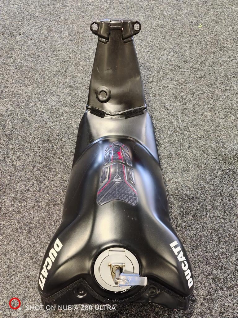 Ducati V4  brandstoftank - Gebruikt, Ophalen of Verzenden, Gebruikt