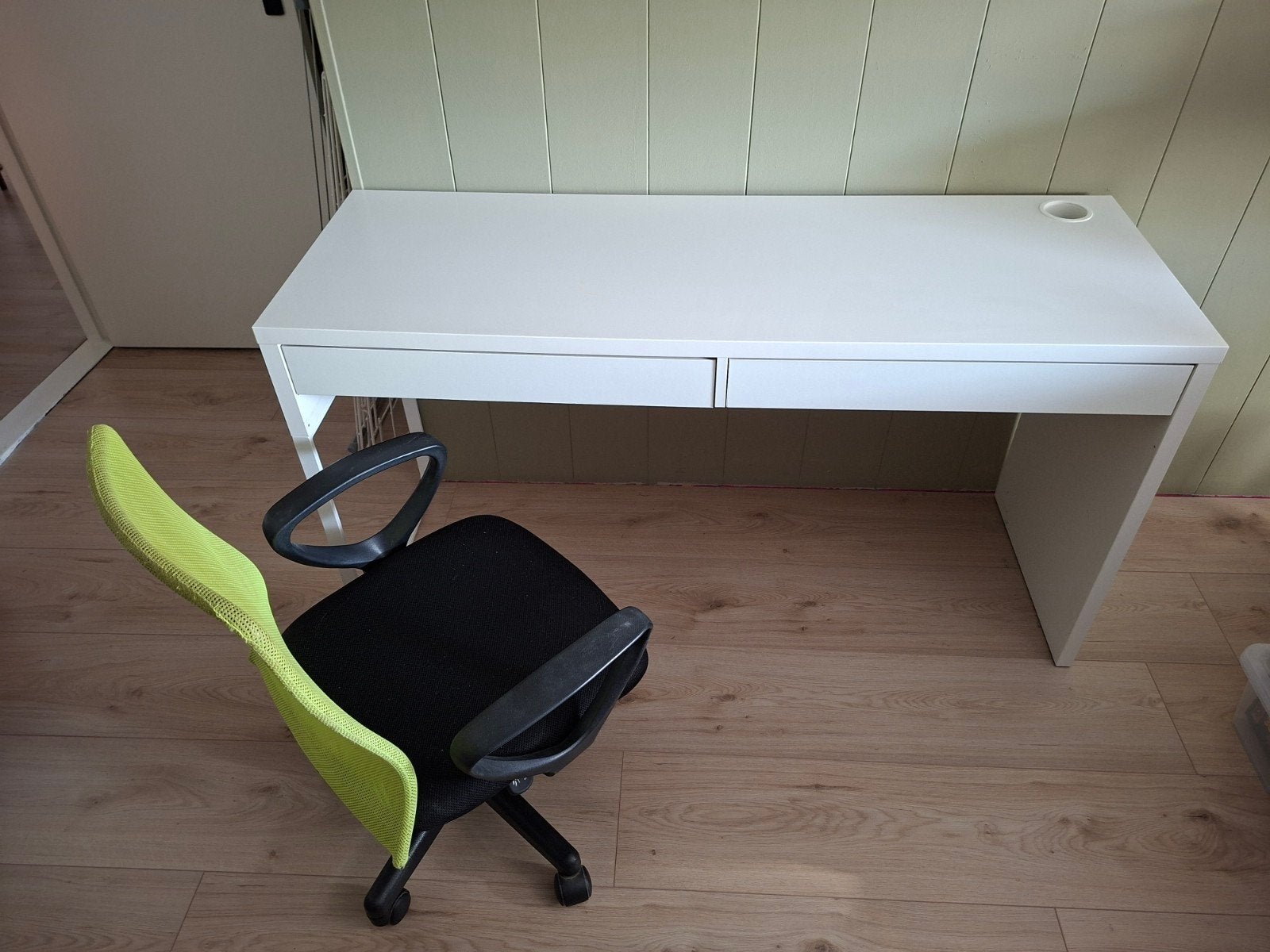Wit bureau met lades en kabelgoot, inclusief bureaustoel, Ophalen, Gebruikt, 120 cm, Spaanplaat of MDF
