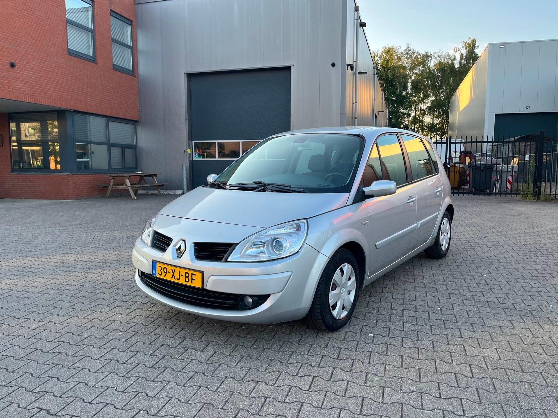 Renault Scénic 1.6-16V Business Line Automaat, Auto's, Renault, 1345 kg, Gebruikt, Zwart, 4 cilinders