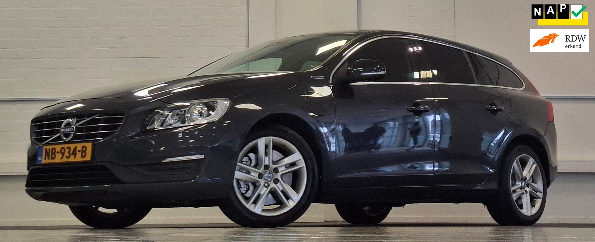 Volvo V60 2.4 D5 Twin Engine Lease Edition 2e Eigenaar Navi, Auto's, Automaat, Automatische klimaatregeling, Leder en Stof, 163 pk
