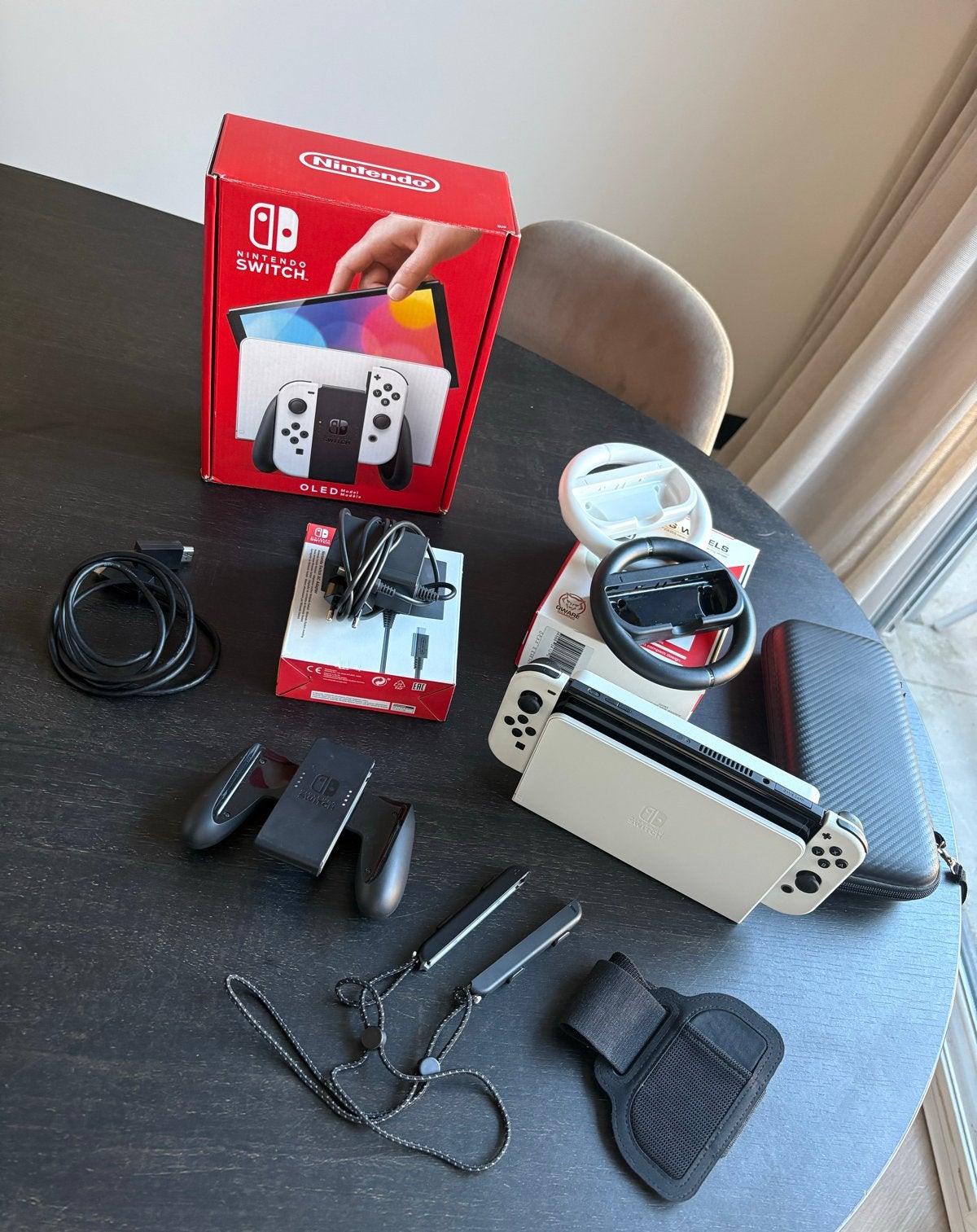Nintendo Switch OLED met Mario Kart 8 Deluxe en accessoires