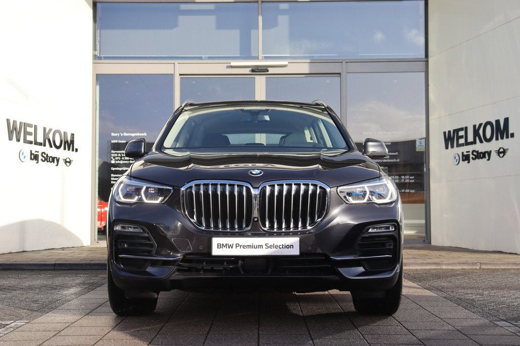 BMW X5 xDrive45e High Executive Automaat / Trekhaak / Laserl, Gebruikt, 394 pk, Met garantie (alle), 97 km