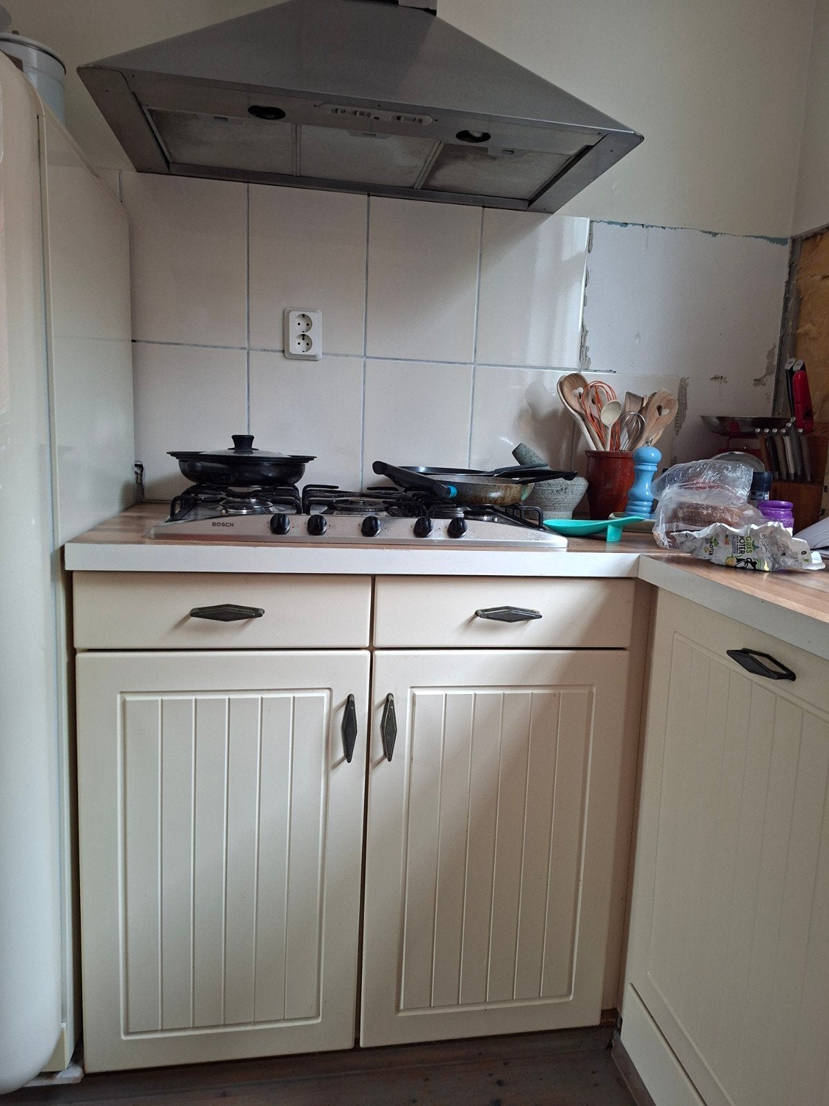 te koop aangeboden landelijke keuken in nette staat, Ophalen, Gebruikt, Crème, Hout
