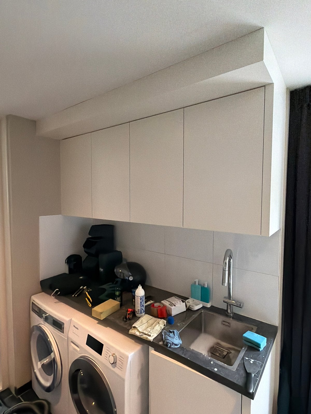Keukenblok met hoogglans witte bovenkastjes, Huis en Inrichting, Gebruikt, Wit, Enkelwandige keuken, Ophalen of Verzenden
