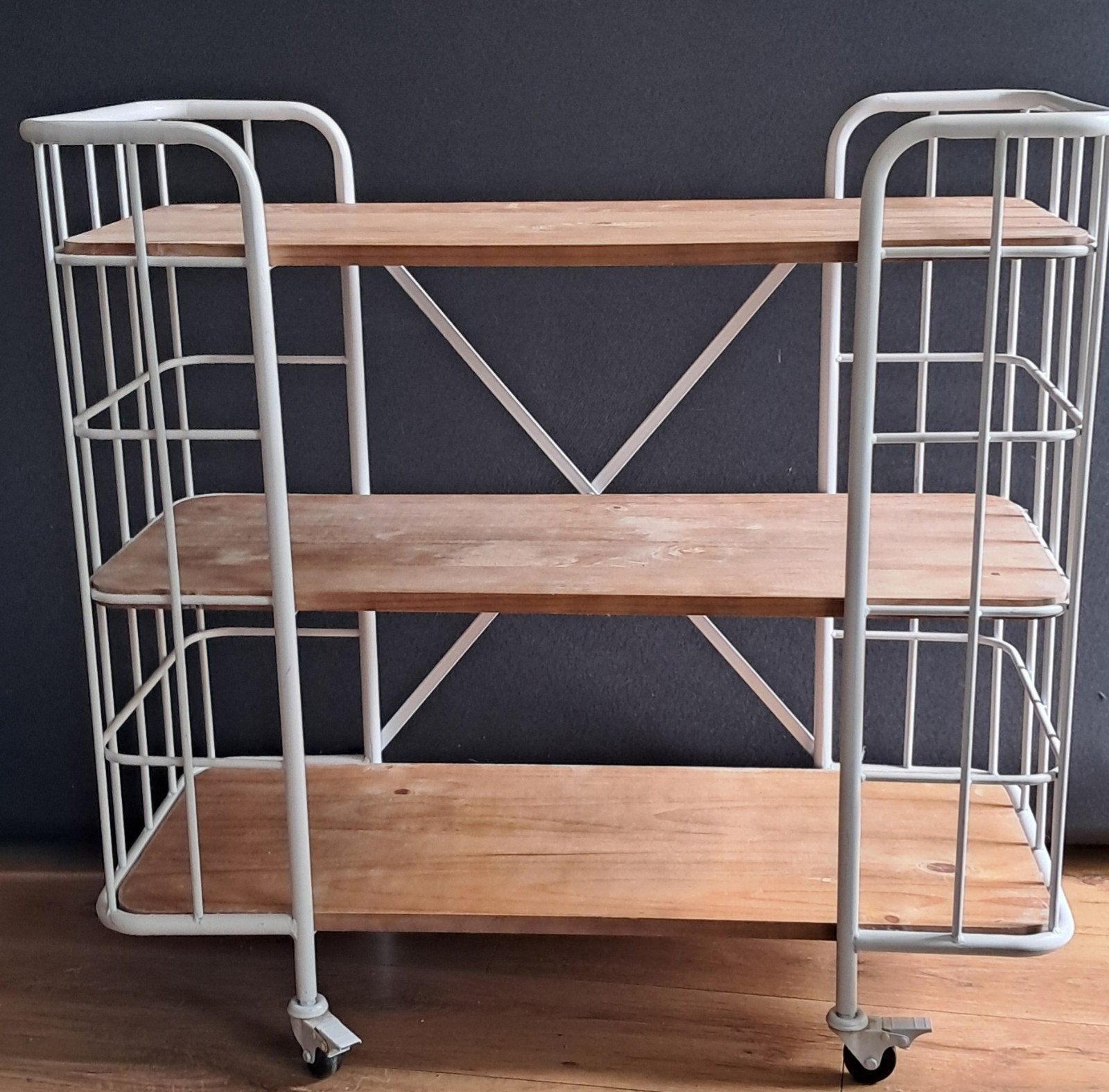 Mooie bakkerskast op wielen, Ophalen, Zo goed als nieuw
