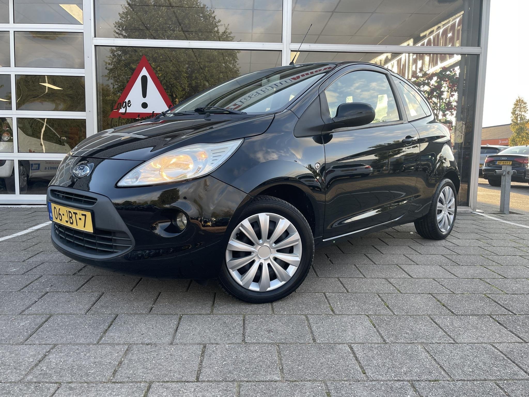 Ford Ka 1.2 Titanium /Airco/Distr. v.v. bij 112.726 km op 23, Voorwielaandrijving, Stof, Gebruikt, 1242 cc