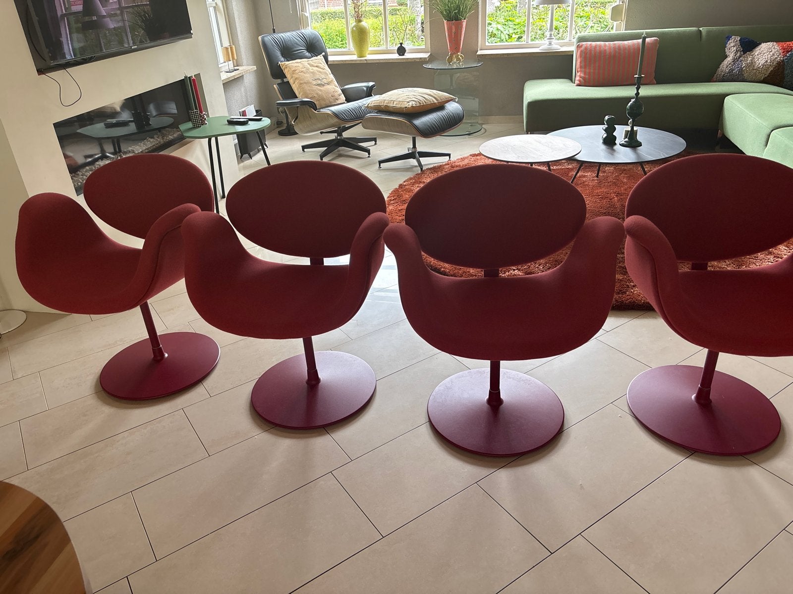 Set van 4 rode Artifort little tulip stoelen, Ophalen of Verzenden, Zo goed als nieuw, Ontwerp van Piere Paulin. Modern met een geweldig zitcomfort