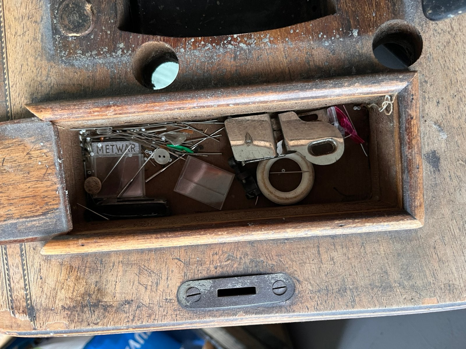 Antieke Haid & Neu handnaaimachine, Ophalen