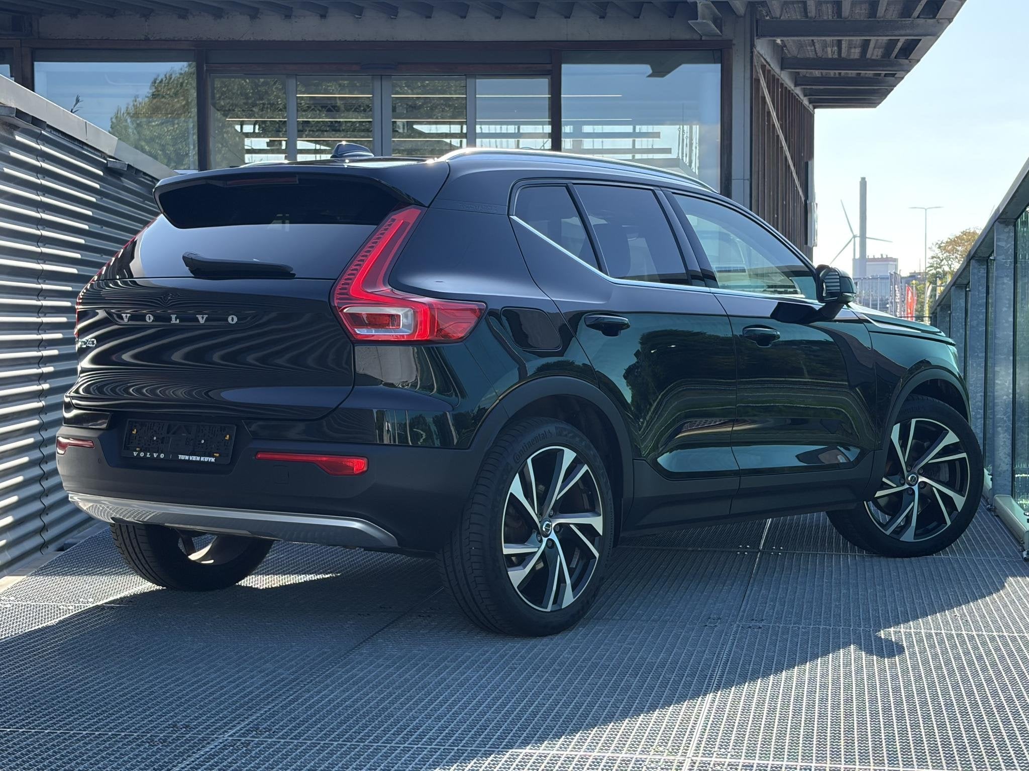 Volvo XC40 1.5 T5 Recharge Inscription PHEV Automaat, Stoelv, Met garantie (alle), Zwart, Hybride Elektrisch/Benzine, 3 cilinders