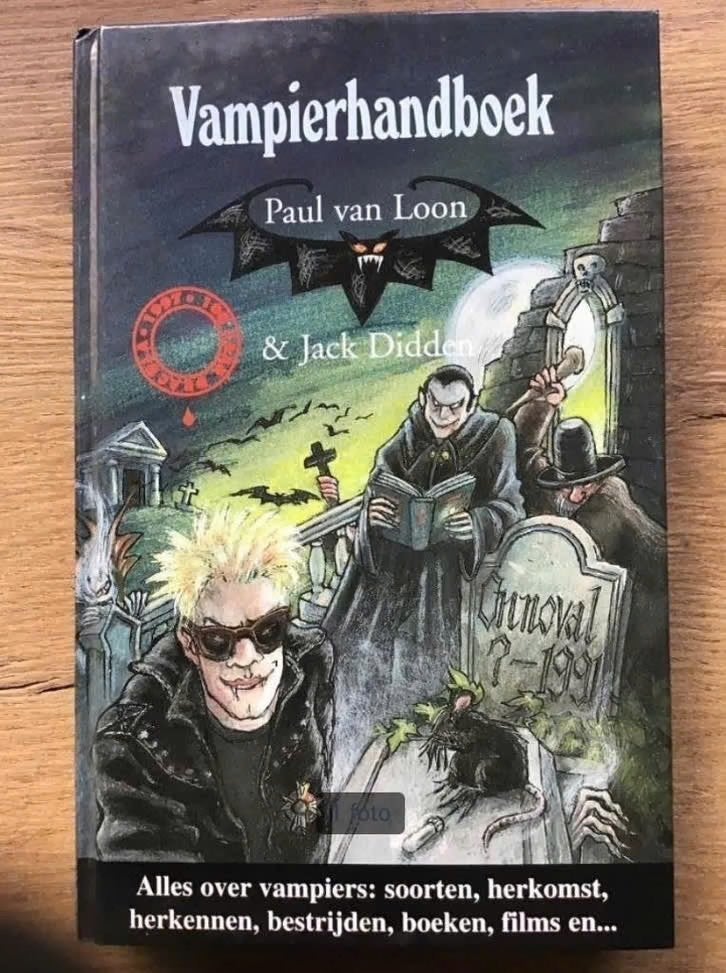 Vampierhandboek door Paul van Loon, Boeken, Ophalen of Verzenden, Zo goed als nieuw, Fictie algemeen
