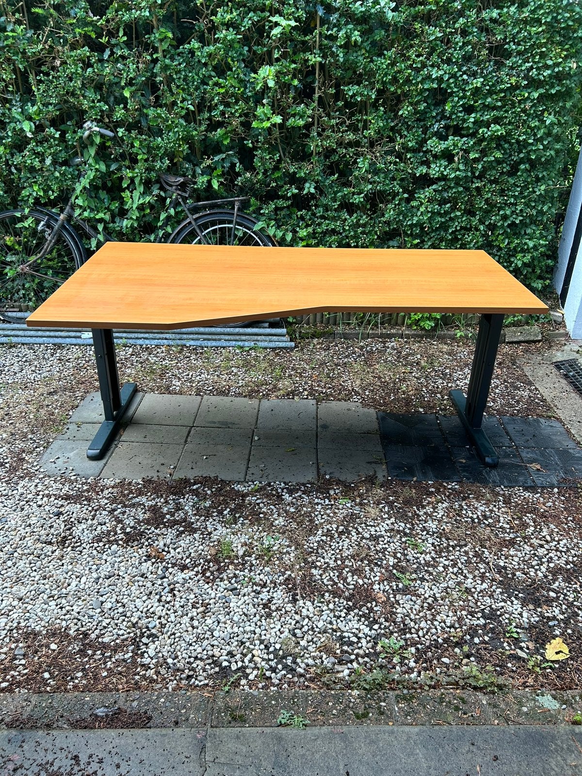 In hoogte VERSTELBAAR bureau, Ophalen, Overige typen, 180 cm, Spaanplaat of MDF