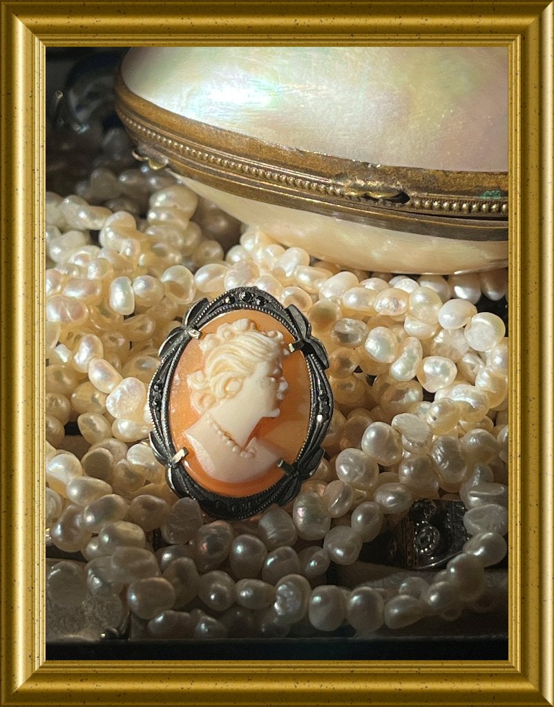 Oude kleine zilveren broche/ hanger: schelp camee, Sieraden, Tassen en Uiterlijk, Antieke sieraden, Ophalen of Verzenden, Zilver