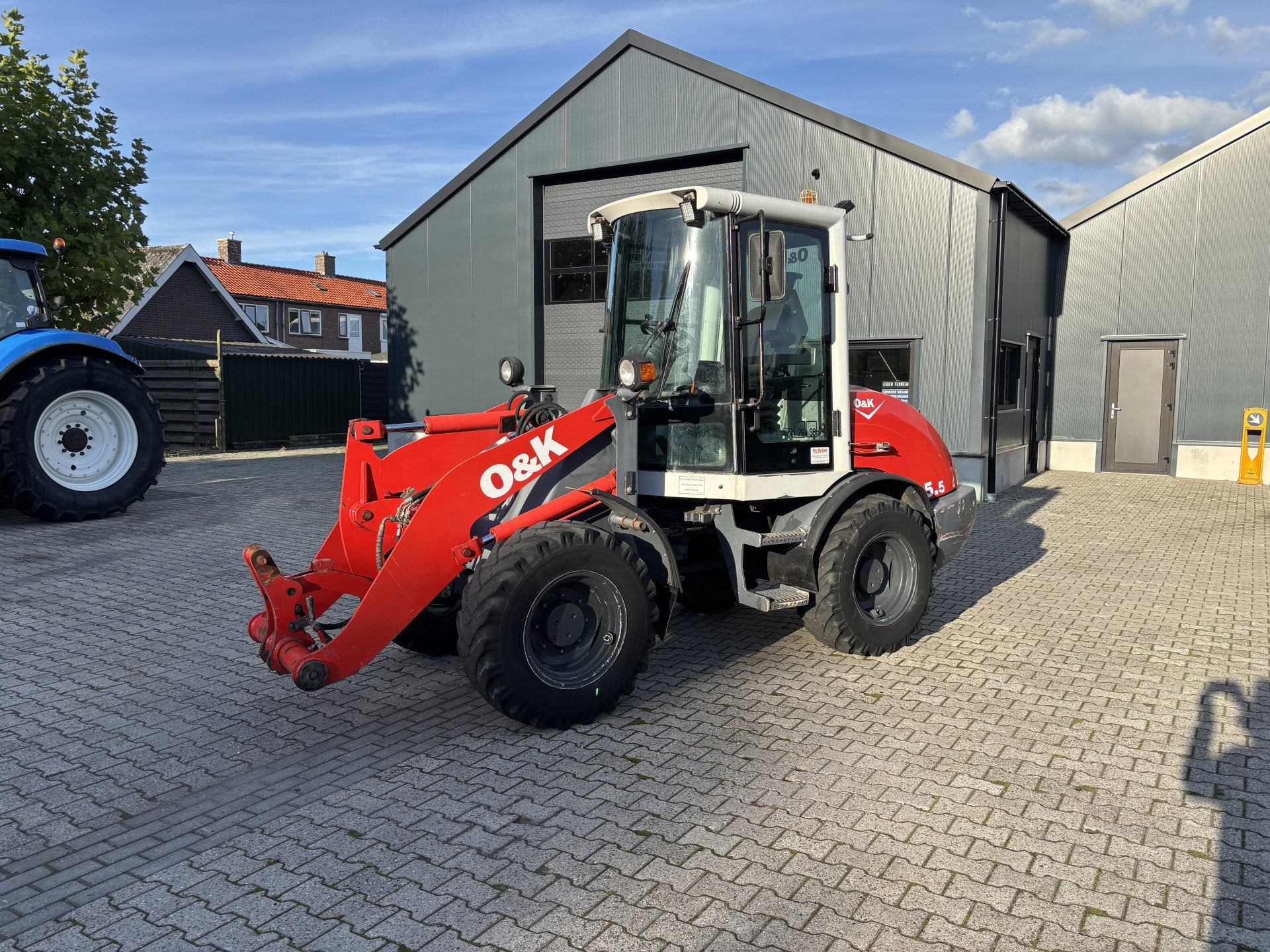 O & K L5.5 Shovel met Bak en Palletbord. (bj 2002), De Jong Auto & Machines, Roelofdejong@freeler.nl, Opper Haudmare 32
9241HR  WIJNJEWOUDE, NL