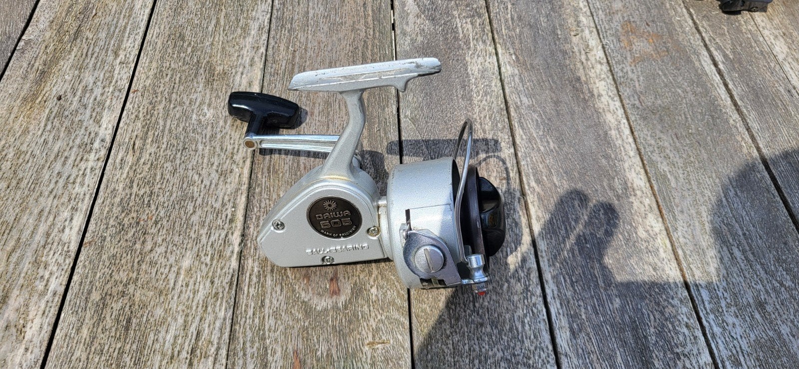 Vintage Daiwa 505 Vismolen - Ongebruikt en in Goede Staat, Ophalen of Verzenden, Gebruikt, Werphengel