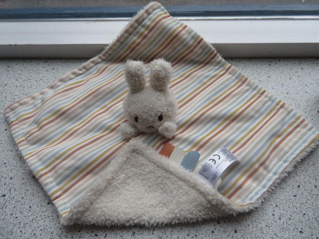 Knuffeldoek Nijntje Miffy merk Little Dutch meet ca 30 cm, Little Dutch, Konijn, Ophalen of Verzenden, Zo goed als nieuw