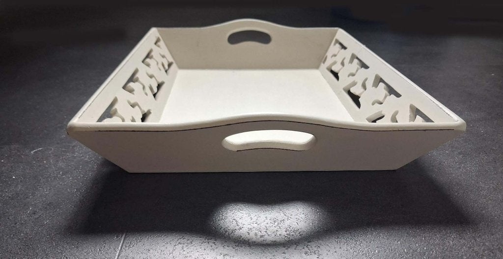 DIENBLAD met opengewerkte rand. 42,5 x 31 x 6 cm, Decoratieve rand, Ophalen of Verzenden, Zo goed als nieuw, Dienblad