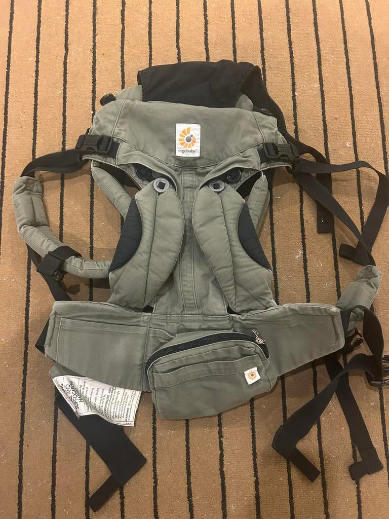 Ergobaby Omni 360 - Khaki Green, Kinderen en Baby's, Overige merken, Buik of Rug, Ophalen of Verzenden, Zo goed als nieuw