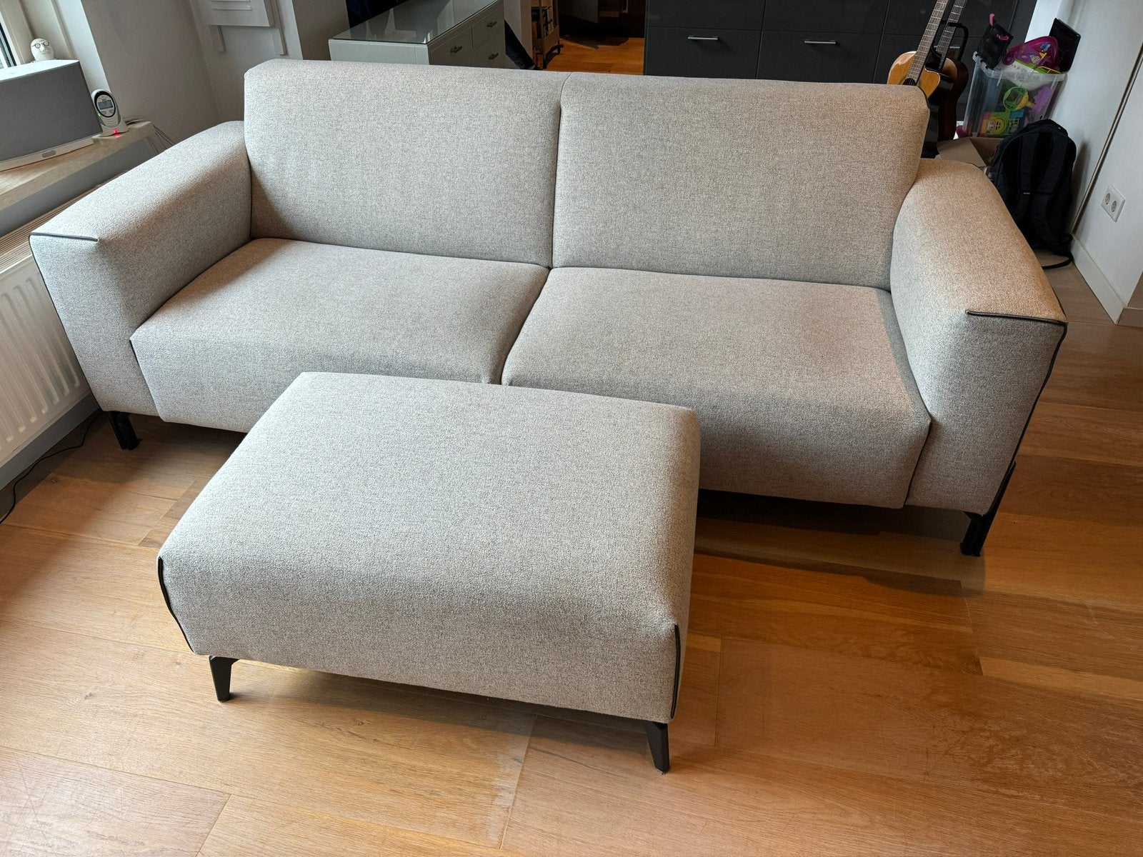 Xooon Prizzi 3-zits bank + hocker/poef lichtgrijs, Driepersoons, 75 tot 100 cm, Ophalen of Verzenden, Zo goed als nieuw
