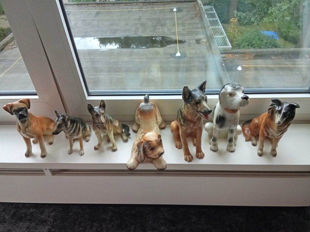 hond belden, Antiek en Kunst, Kunst | Beelden en Houtsnijwerken, Ophalen, Minder dan 20 cm, Steen of Keramiek, Beeld
