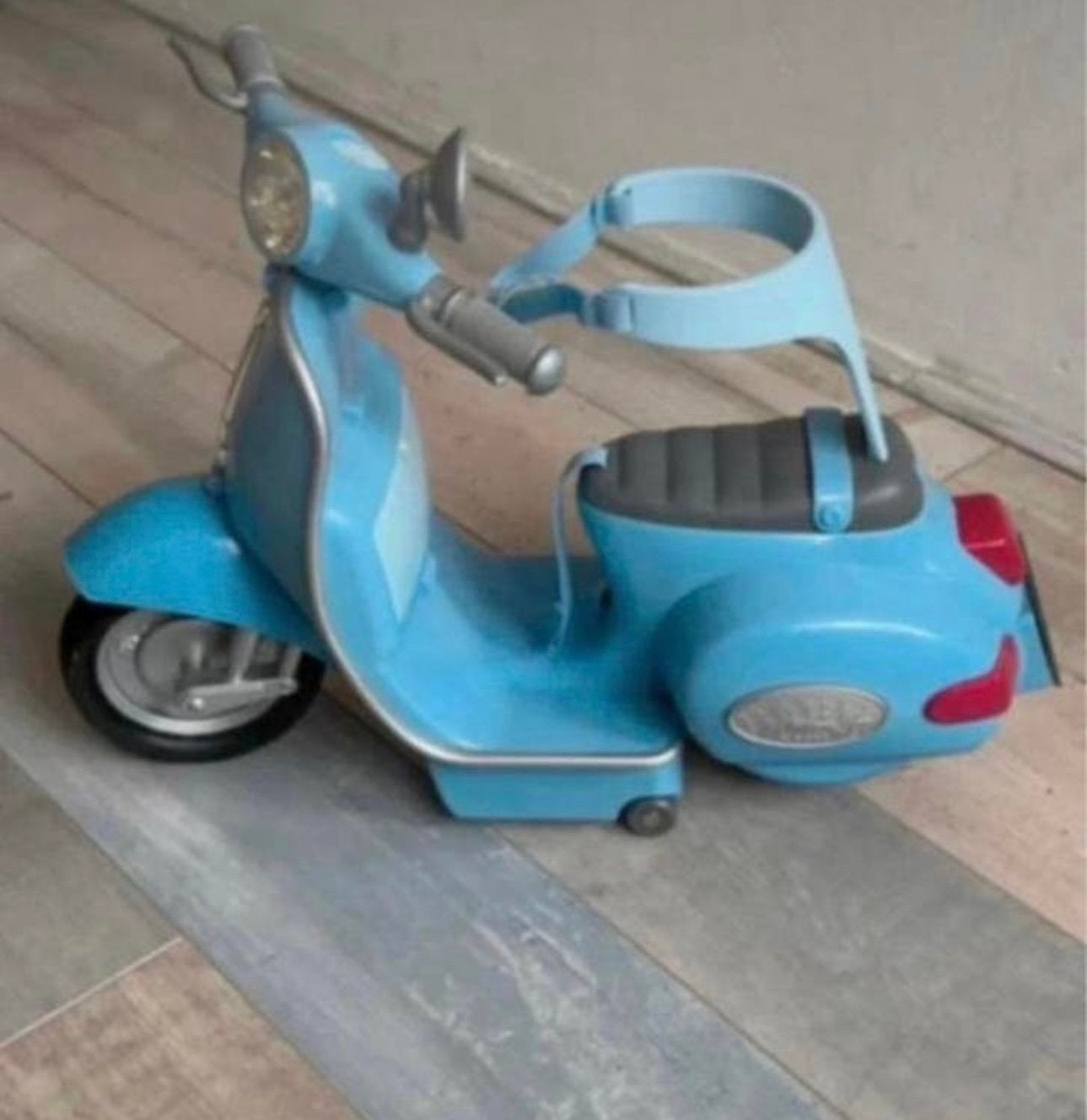 Leuke Baby Born scooter/vespa, Ophalen of Verzenden, Zo goed als nieuw, Overige typen