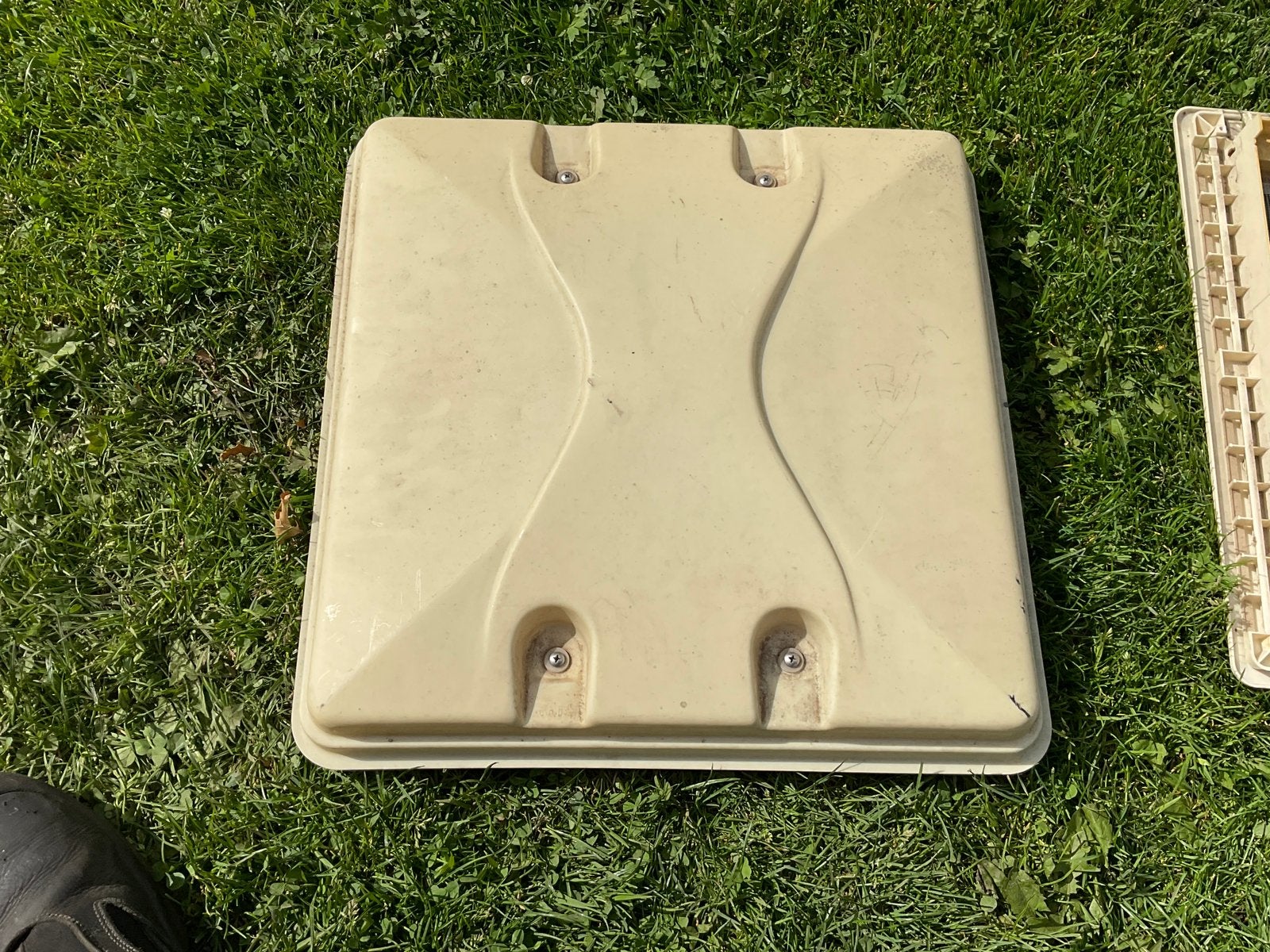 Hartal caravan campeer dakluik 40x40 cm met schade, Ophalen of Verzenden, Gebruikt