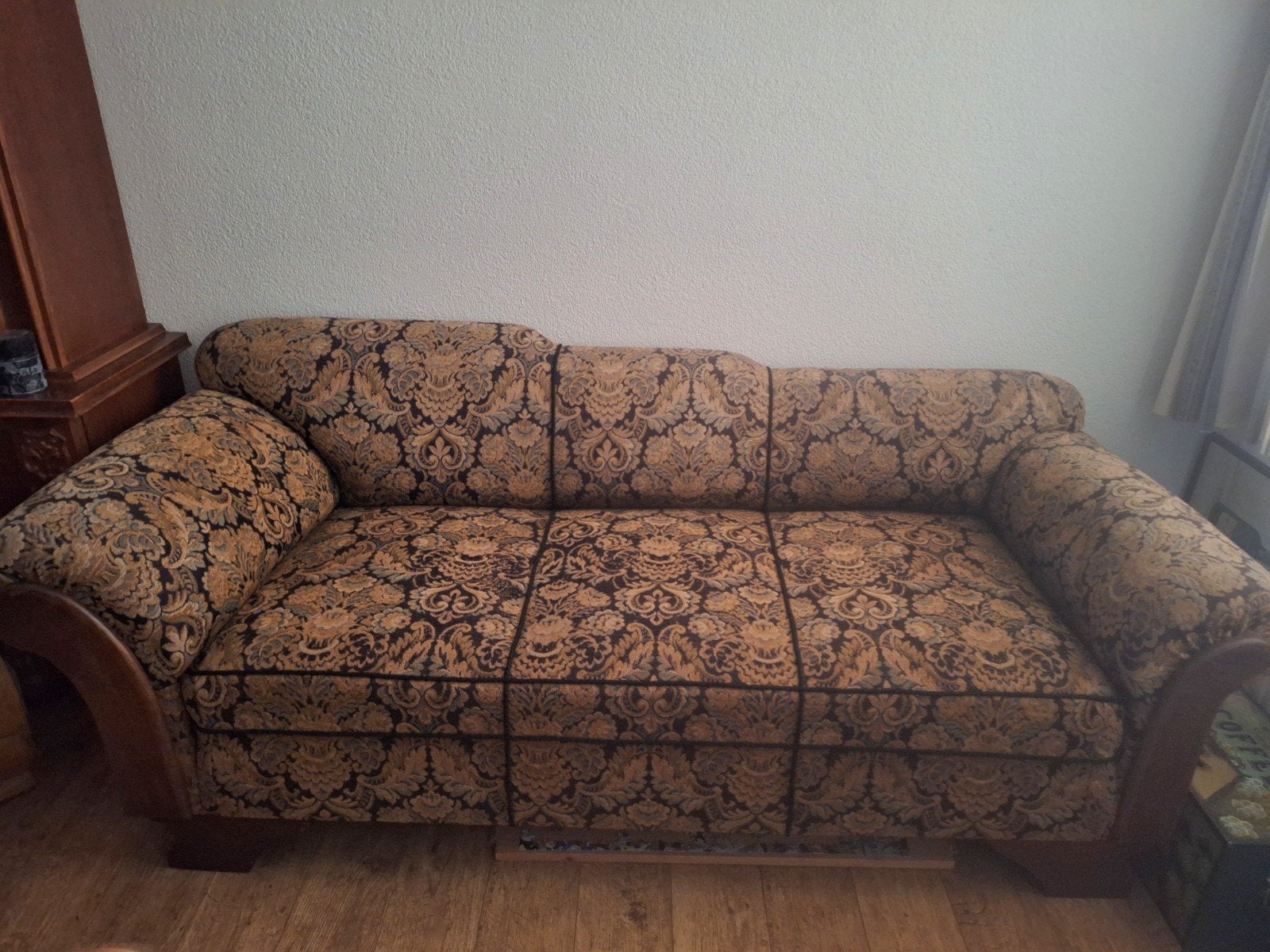 Vintage chaise loungue met houten armleuningen, Huis en Inrichting, Ophalen, Hout, Gebruikt, Driepersoons
